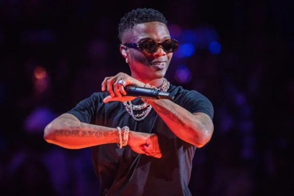 wizkid Essence Enters Soul Train Awards