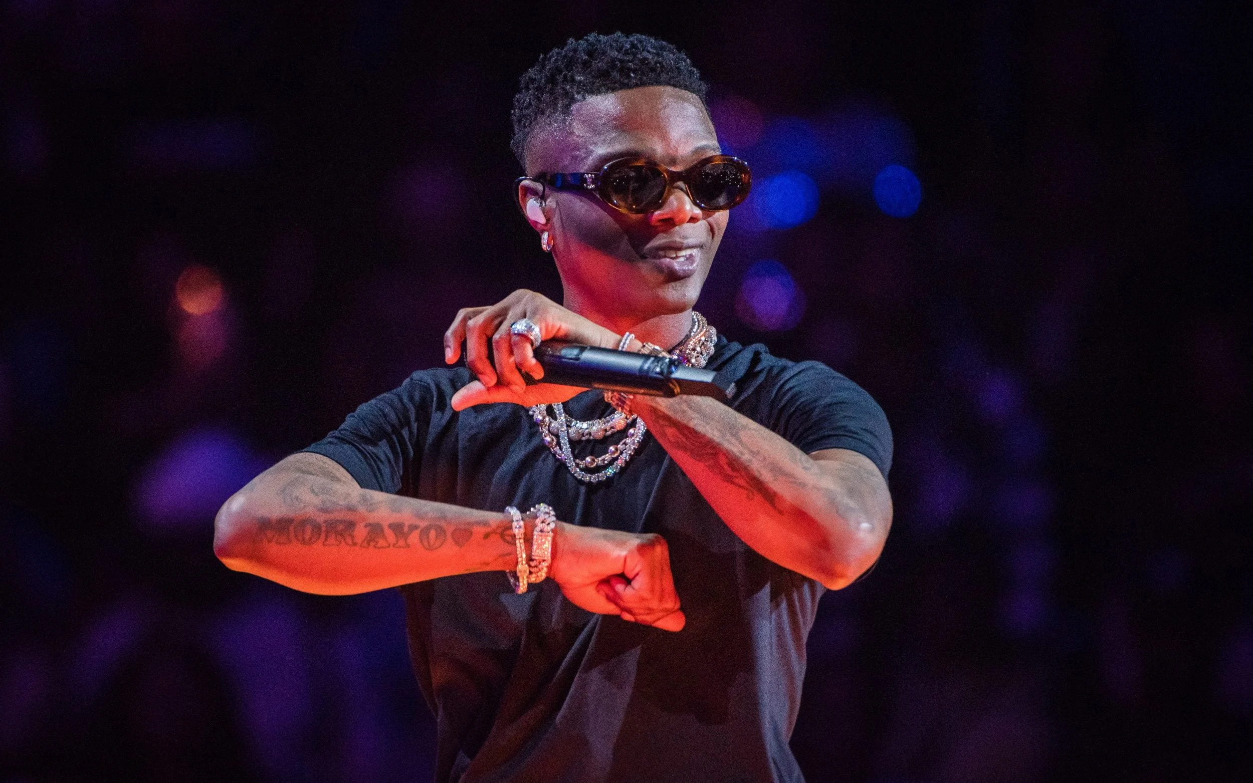 wizkid Essence Enters Soul Train Awards